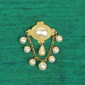 Vtg. Retro Drop Faux Pearl Brooch Dangle Chain Gold Tone